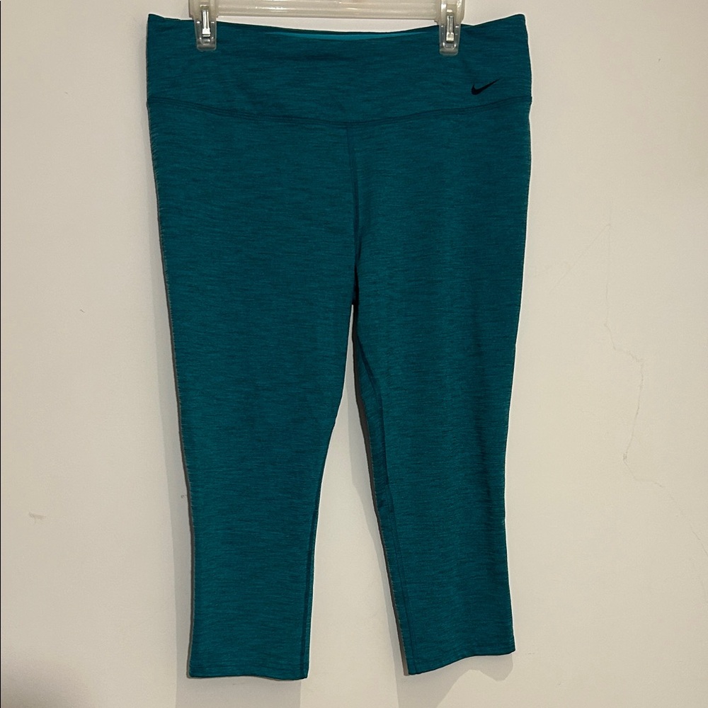 ⭐️ Nike Teal Cropped Leggings